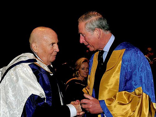 Mit Charles, Prince of Wales und Präsident des Royal College... Mit Charles, Prince of Wales und Präsident des Royal College...
